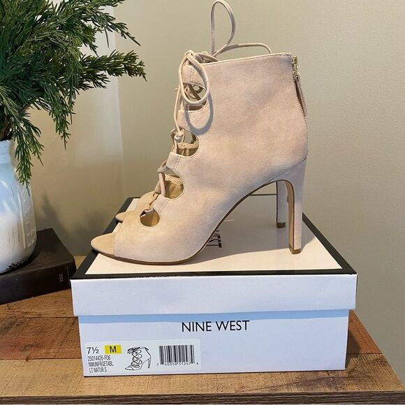 NIB Nine West Unforgettable Lace Up Bootie - Picture 3 of 5